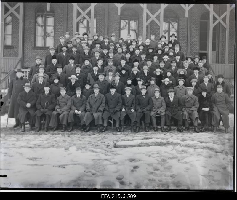 1922. aastal toimunud üleeestilise rahvaloenduse läbiviijad Viljandist.