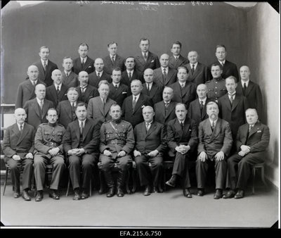 Eesti Kaitseväe Sakala üksiku jalaväepataljoni seltskondlikud toetajad.  duplicate photo