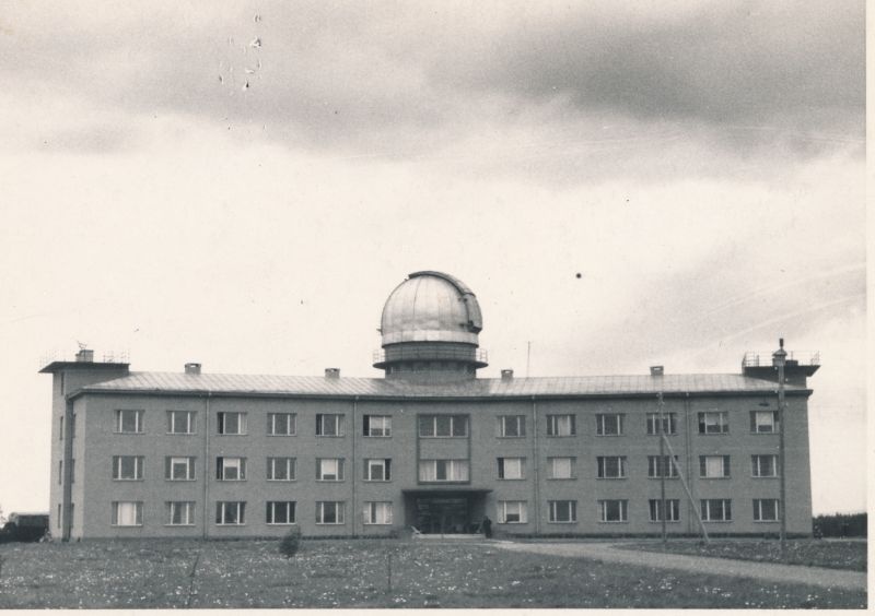 Foto. Haapsalu rajooni koolide direktorid külas Valga rajoonis 22.-24.mai 1966.a. Tõravere observatoorium.
Foto: Ilmarine Möldri.