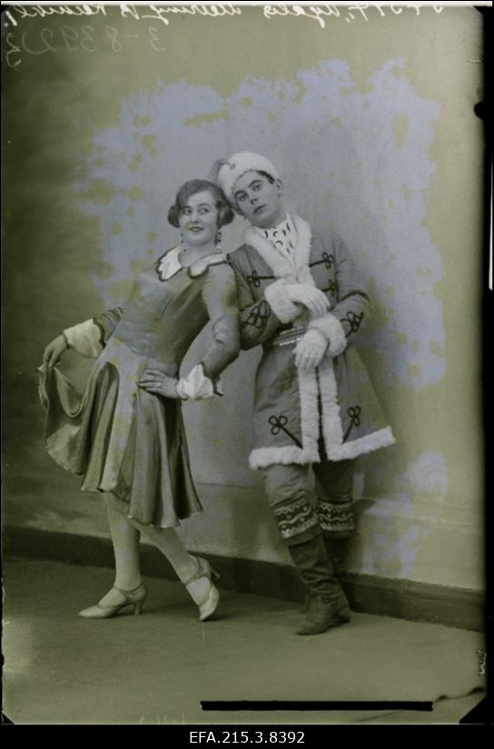 Näitlejad Alfred Mering ja Frizzi Reinike Ugala teatri laval.