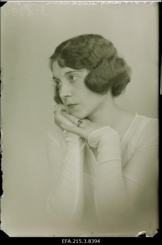 Mikk-Murakin, Marina -Viljandi Ugala teatri näitleja.