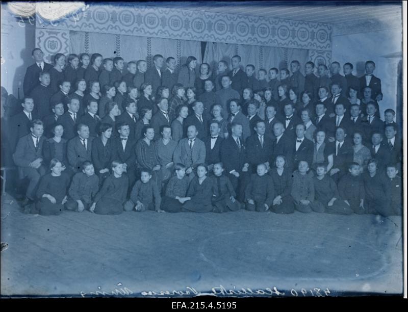 Halliste Noorsoo Ühingu liikmed.