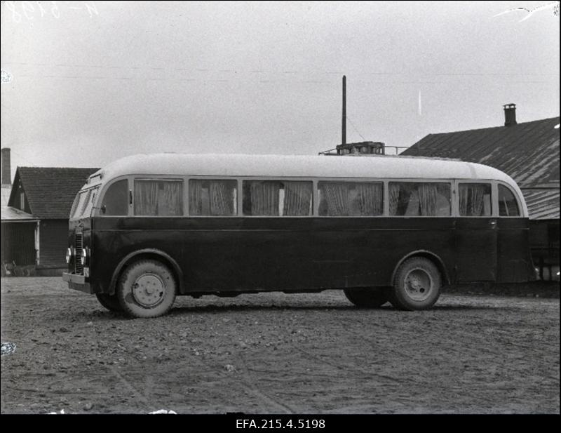 Parun Heinz Ungern - Sternbergi tehases ehitatud autobussi välisvaade.