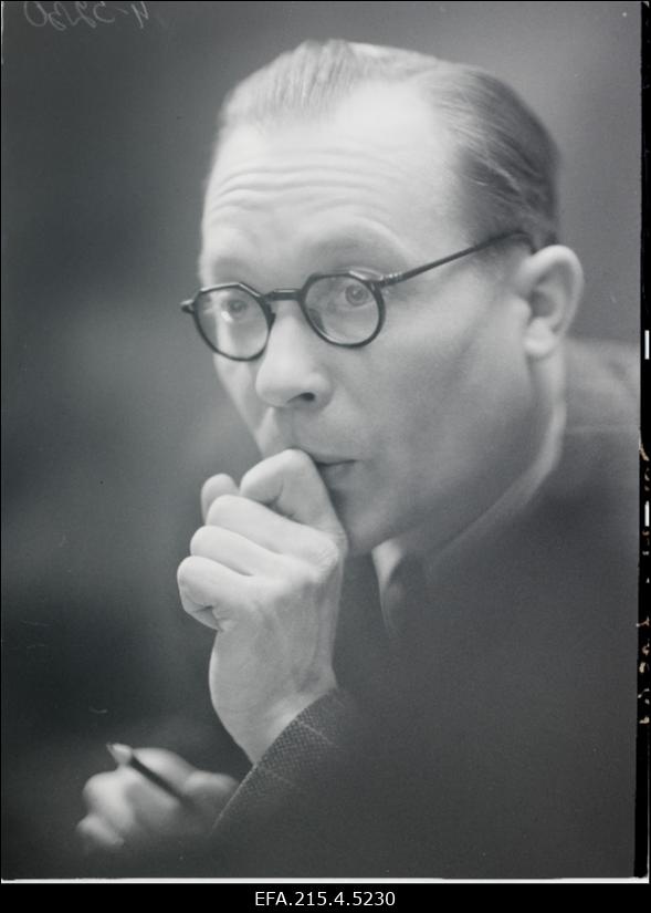 Toona, Enn - näitejuht, näitleja, Ugala teatris, Tallinnas ja mujal.