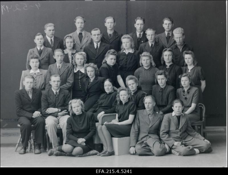 Viljandi Majandustehnikumi II a klass.