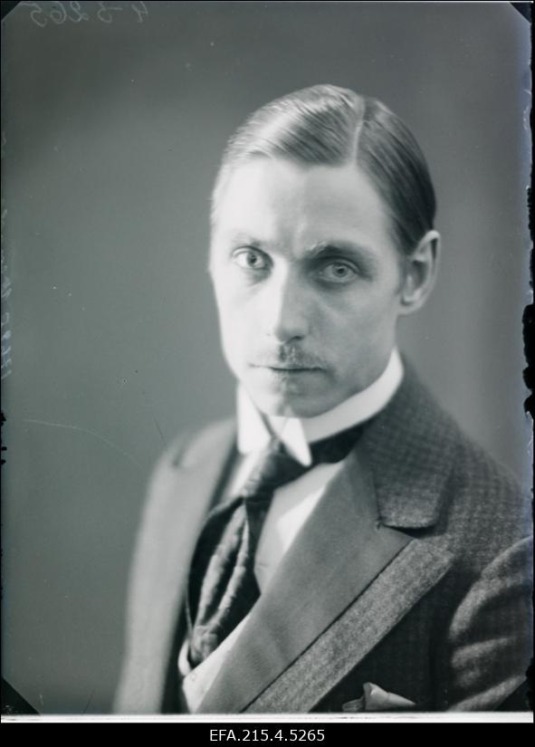 Vanakamar, Jaan - Viljandi Koidu teatri näitejuht 1913-1914.a., aktiivne revolutsioonilisest liikumisest osavõtja.