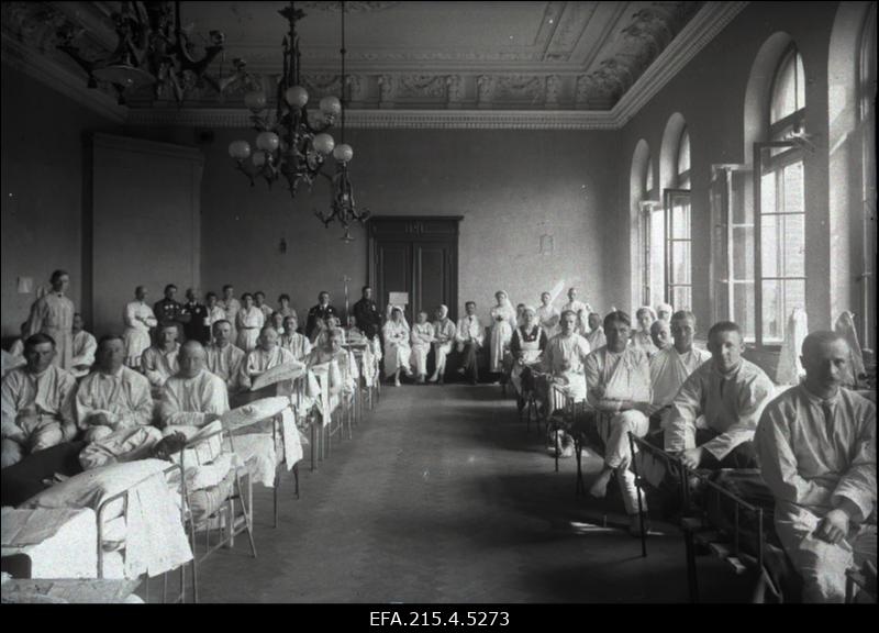 Vabadussõda. Haavatud ja haiged sõdurid Punase Risti Viljandi osakonna haigemaja palatis.