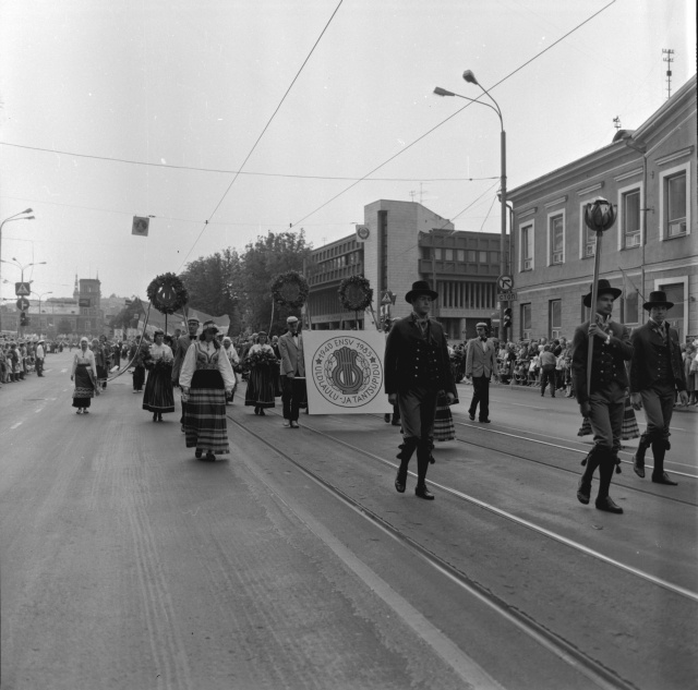 XX Üldlaulu- ja tantsupidu. Rongkäik.