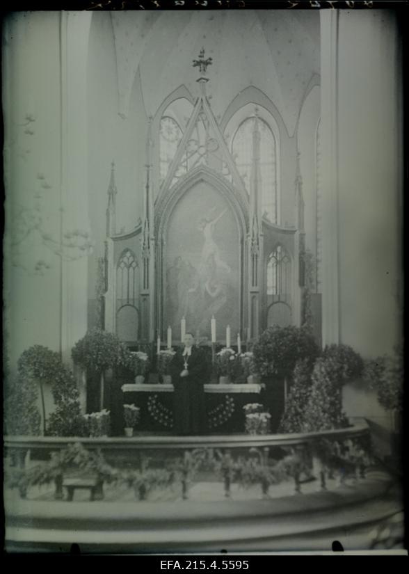 Viljandi maakoguduse kiriku altar.