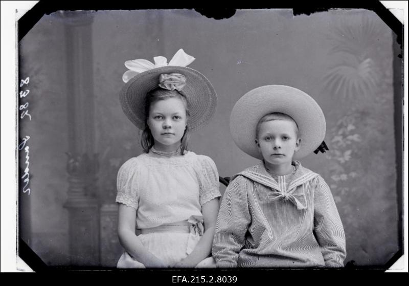 Poiss ja tüdruk, (foto tellija Sander).