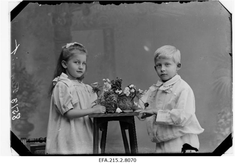 Poiss ja tüdruk, (foto tellija Rennit).