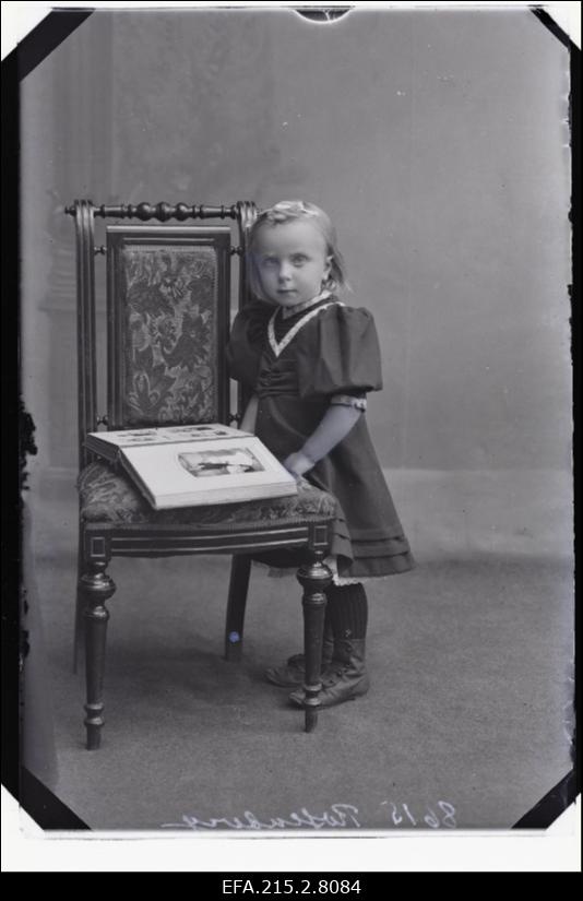 Rosenbergi tütar fotoalbumiga.