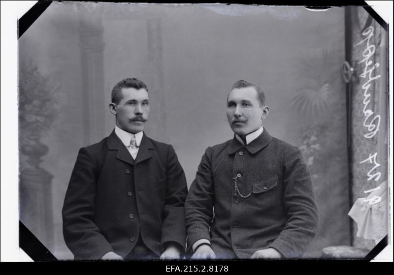 Raudsepp (vasakul) sõbraga.