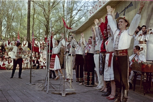 Valga. Rahvatantsuansambel.