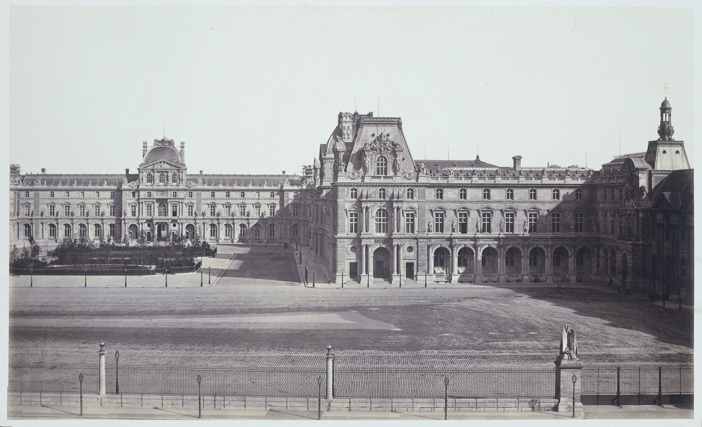 Nieuwe Louvre in aanbouw: gezicht op La cour Napoléon gezien vanaf Carrousel