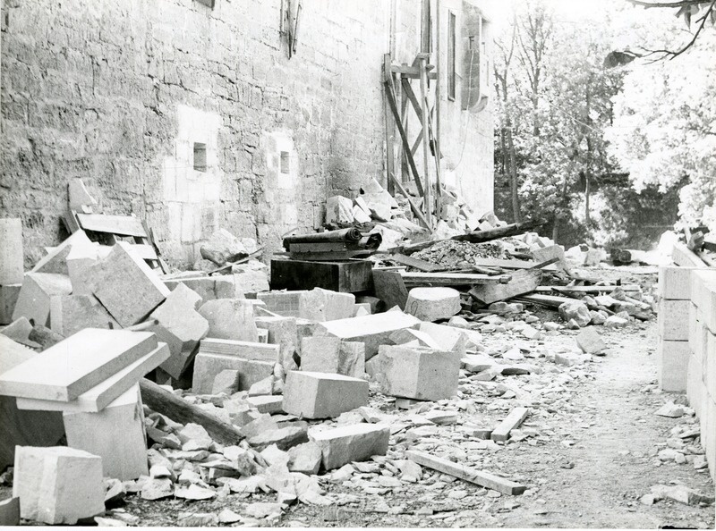 Kuressaare linnuse restaureerimine 1983: loodetiiva peakorruse akende taastamine