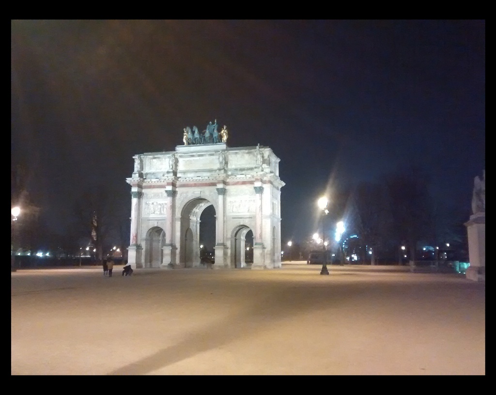 Arc du Carrousel, met het Louvre op de achtergrond rephoto