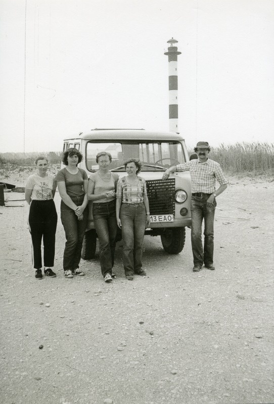 Saaremaa Koduloomuuseumi töötajad Harilaiul