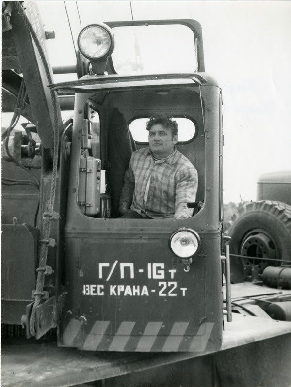 Kingissepa MEK-i autokraanajuht Üljo Luugus