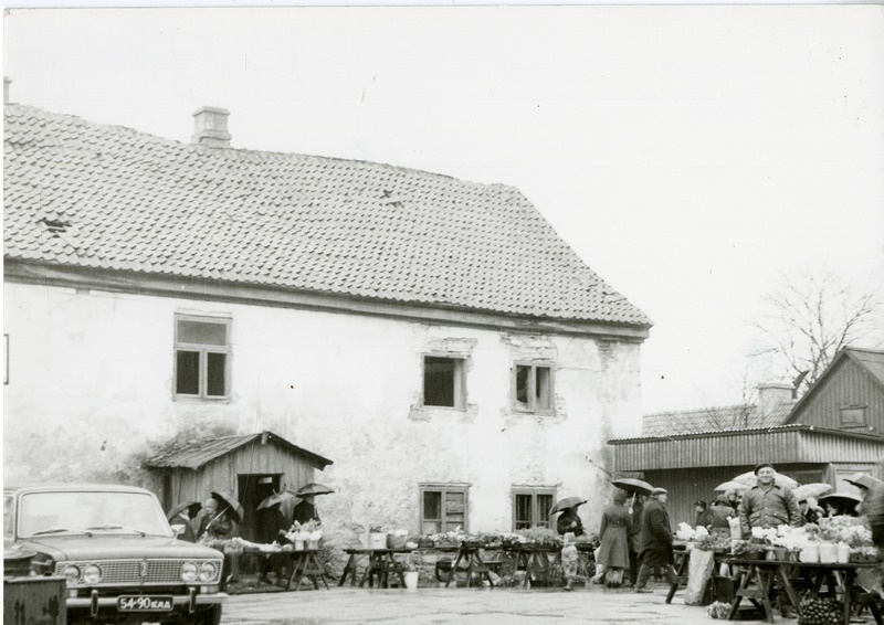 Kuressaare turuhoone enne restaureerimist