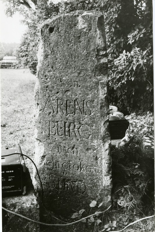 Verstapost Pidula mõisa õues