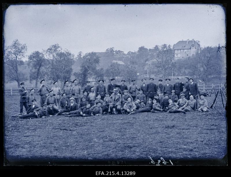 Maakaitseväe 1. rühm, nn "koplipoisid" sõjaväeliste õppuste korraldamise ajal Koplipealsel.