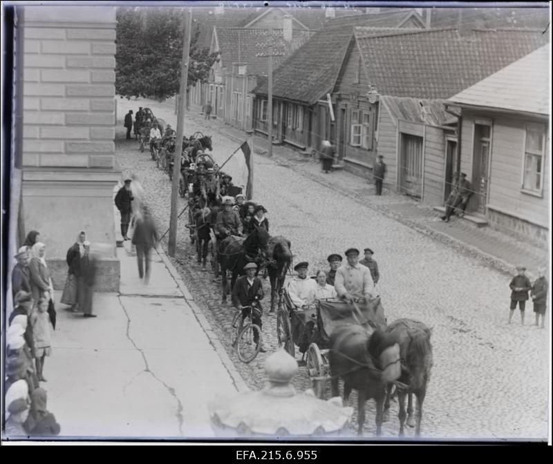 Pulmavoor tänaval, (foto tellija Riet).