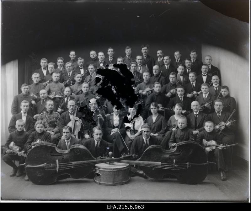 Viljandi Maagümnaasiumi juurde asutatud Karl Grünwaldi (Kaarel Grünvald) sümfooniarkester.