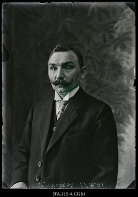 Keernik.  similar photo