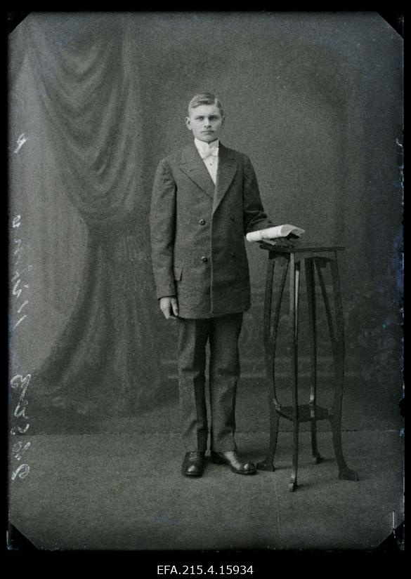 Leerilaps Johannes Kihno.