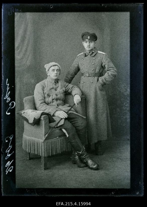 Kaks sõjaväelast, (foto tellija Paju).