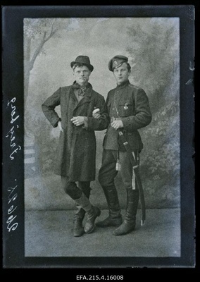 Sõjaväelane ja tsiviilisik, (foto tellija Freyberg).  similar photo