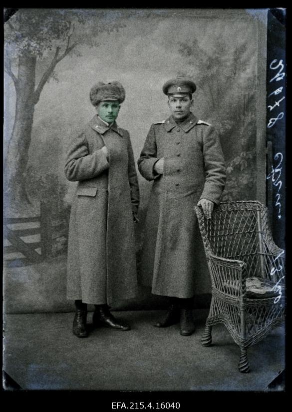 Kaks meest, (foto tellija Aru).