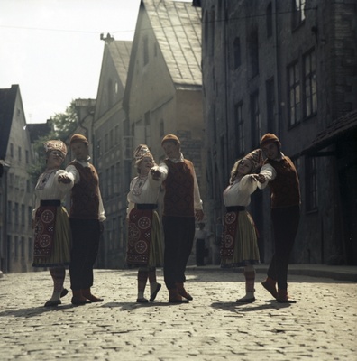Tallinna vaade. Rahvatantsuansambel vanalinnas.  similar photo