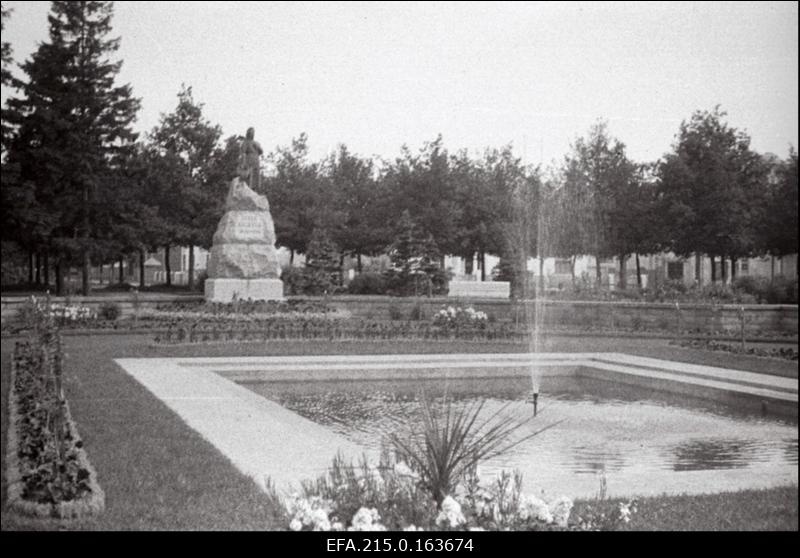 L. Koidula mälestussammas Pärnus.