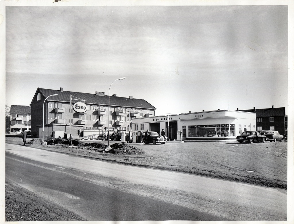 Bensinstasjon. Ammerud gas station, Oslo. Oslo Distrikt.