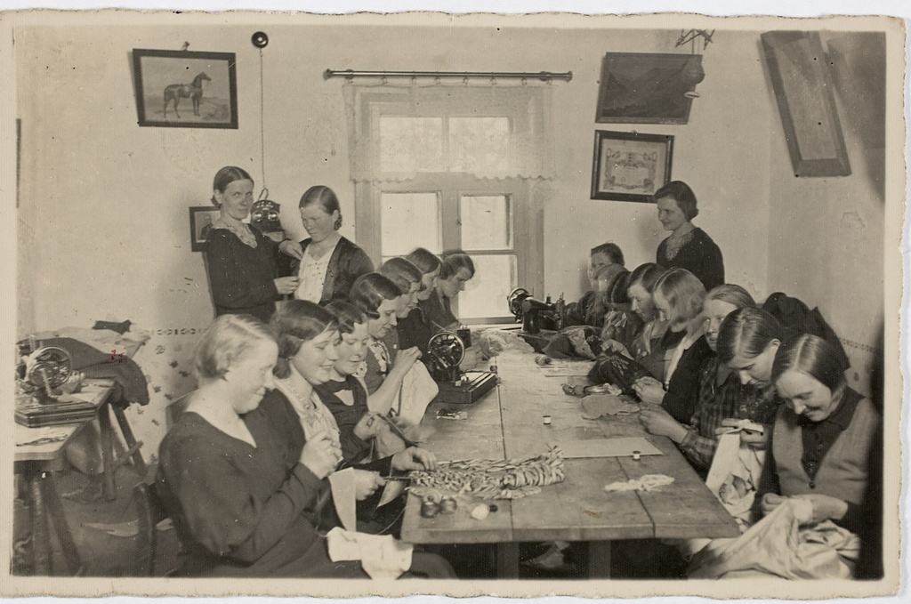 Õmbluskursused u. 1940. aastal Kivijärvel