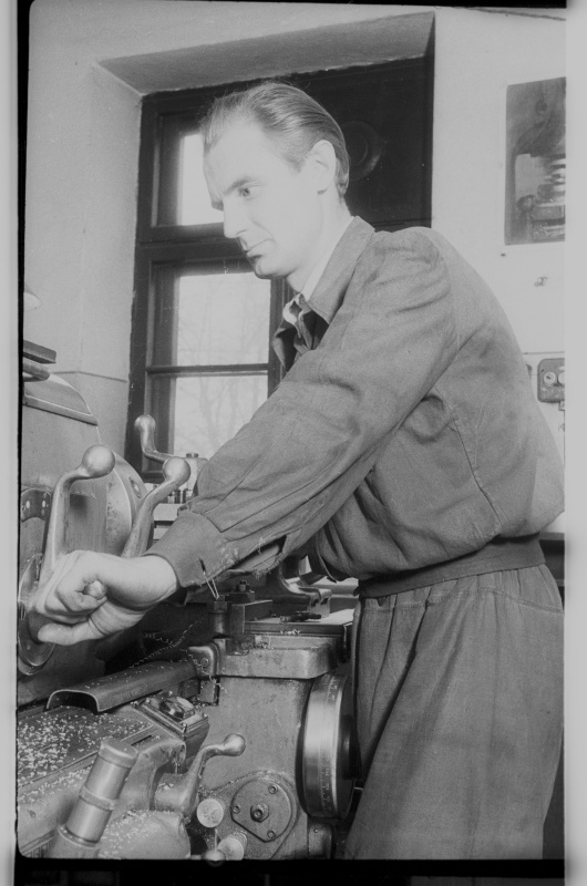 Tööstuskombinaadi "Tootja" töötaja treipingiga