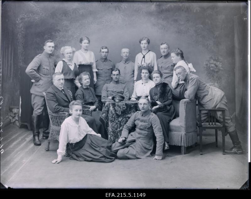 Grupp inimesi, (foto tellija Neumann).