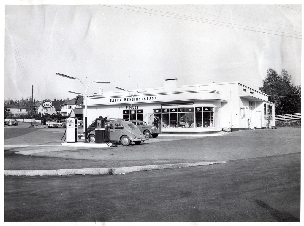 Bensinstasjon. Sæter gas station, f. Hult, Oslo. Oslo Distrikt.