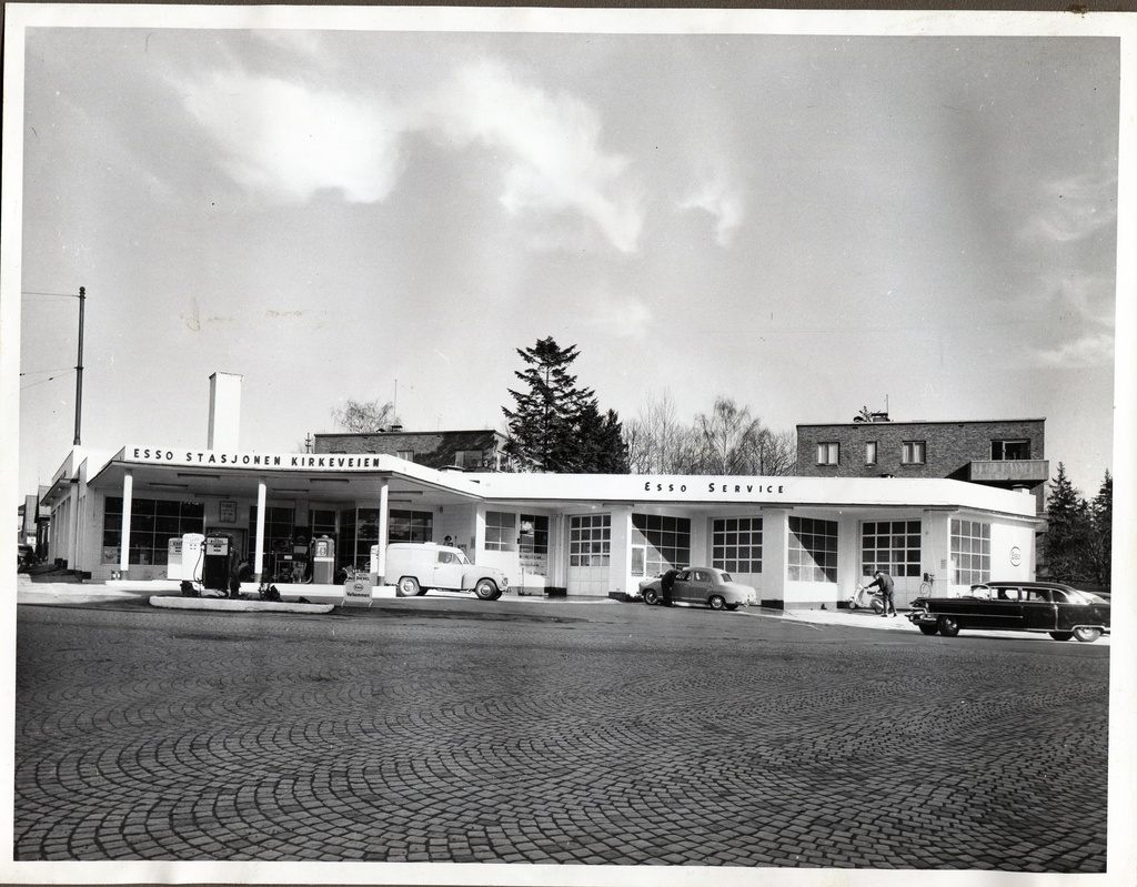 Bensinstasjon. Essostasjonen Kirkeveien, Oslo. Oslo Distrikt.