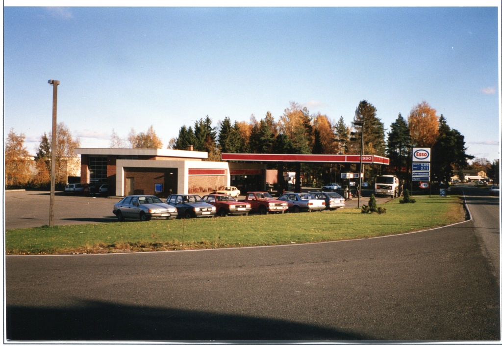 Bensinstasjon. Råde Bensin og Service A/S, Karlshus, Råde.