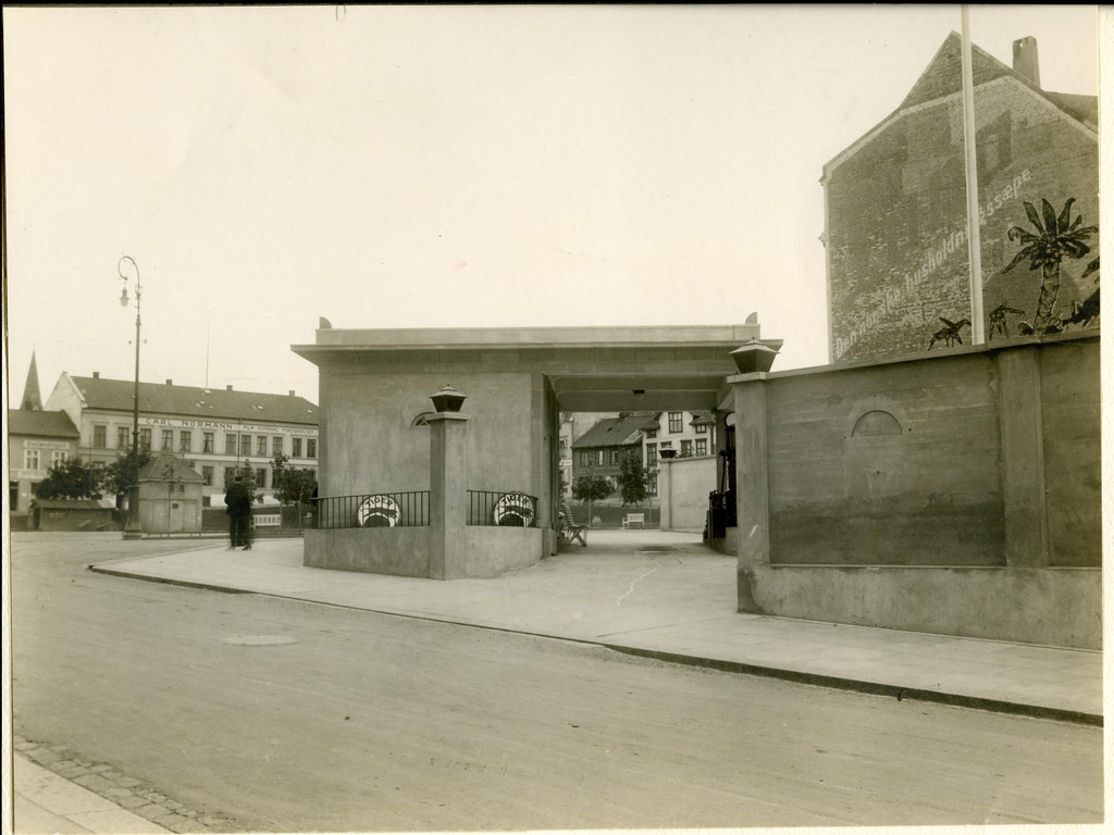 Hamar, gas station. Senior Astoria Hotel.