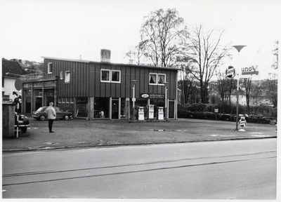 Uno-x gas station, Oslo.  duplicate photo