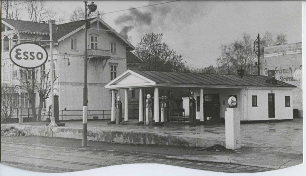 Esso gas station, Skøyen, Oslo.