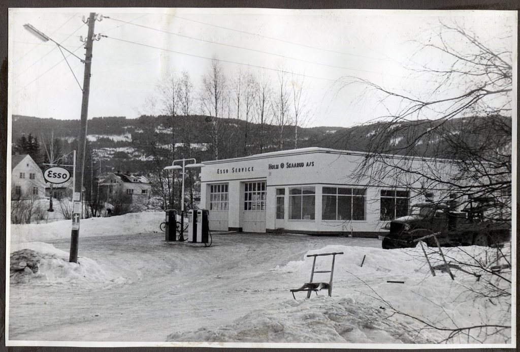 Bensinstasjon. Holm Ø. Views, Jevnaker. Oslo District, Gjøvik Sone.