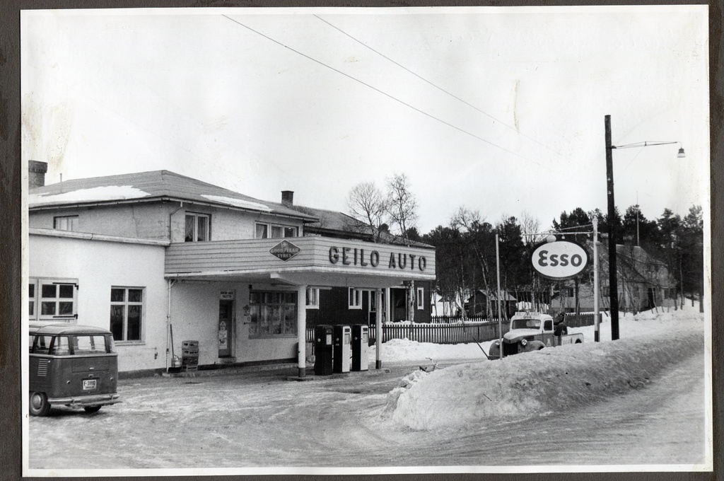 Bensinstasjon. Geilo Auto, Geilo. Oslo District, Gjøvik Sone.