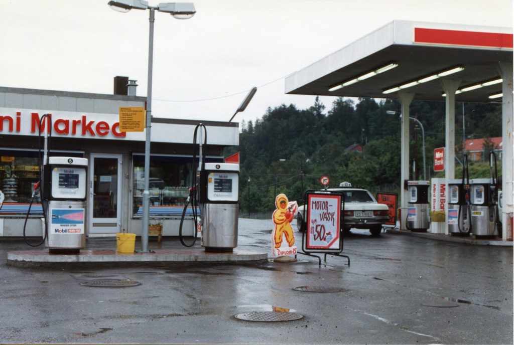 Bensinstasjon. Vikhamar