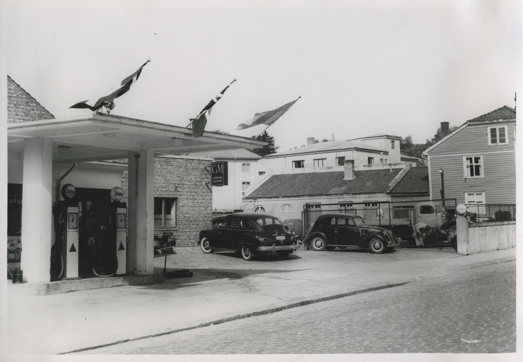 Bensinstasjon Thanstrøm, Halden. Modernizationen ferdig i juli 1958.