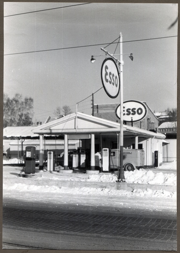 Bensinstasjon. Essostasjonen Skøyen, Oslo. Oslo Distrikt.